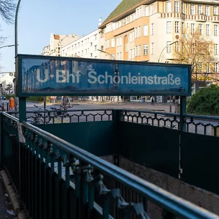 Stylische Altbauwohnung Zentral In Kreuzberger Kiezlage Berlin Exterior foto