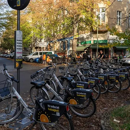 Stylische Altbauwohnung Zentral In Kreuzberger Kiezlage Berlin Exterior foto