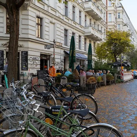 Stylische Altbauwohnung Zentral In Kreuzberger Kiezlage Berlin Exterior foto